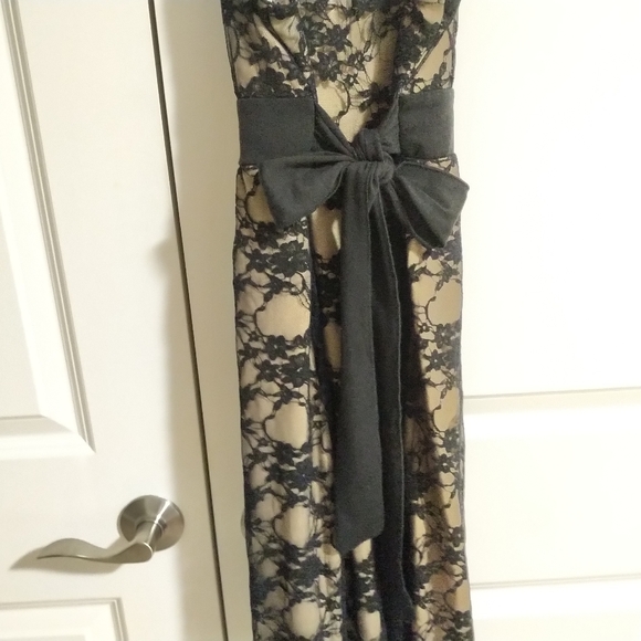 ✨SALE: 3 for $25!✨ Black Lace and Nude Dress - XS - Picture 2 of 5